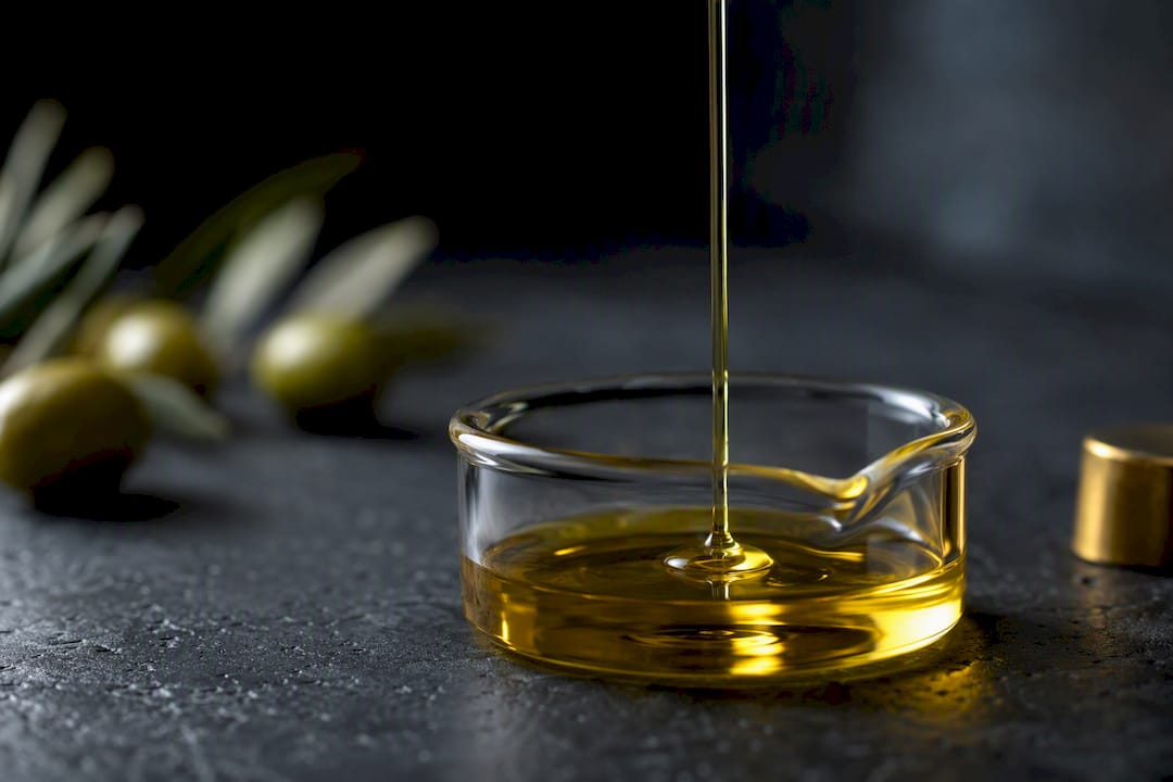 Aceite de oliva contenido en cápsula de vidrio